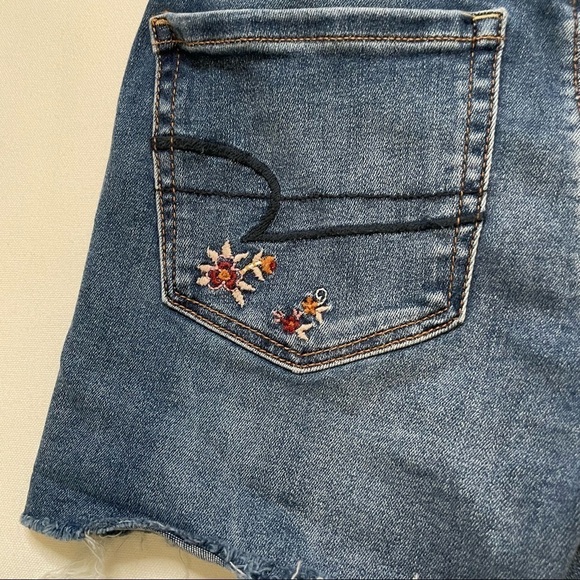 AEO embroidered next level stretch shorts sz 4 - Picture 6 of 12